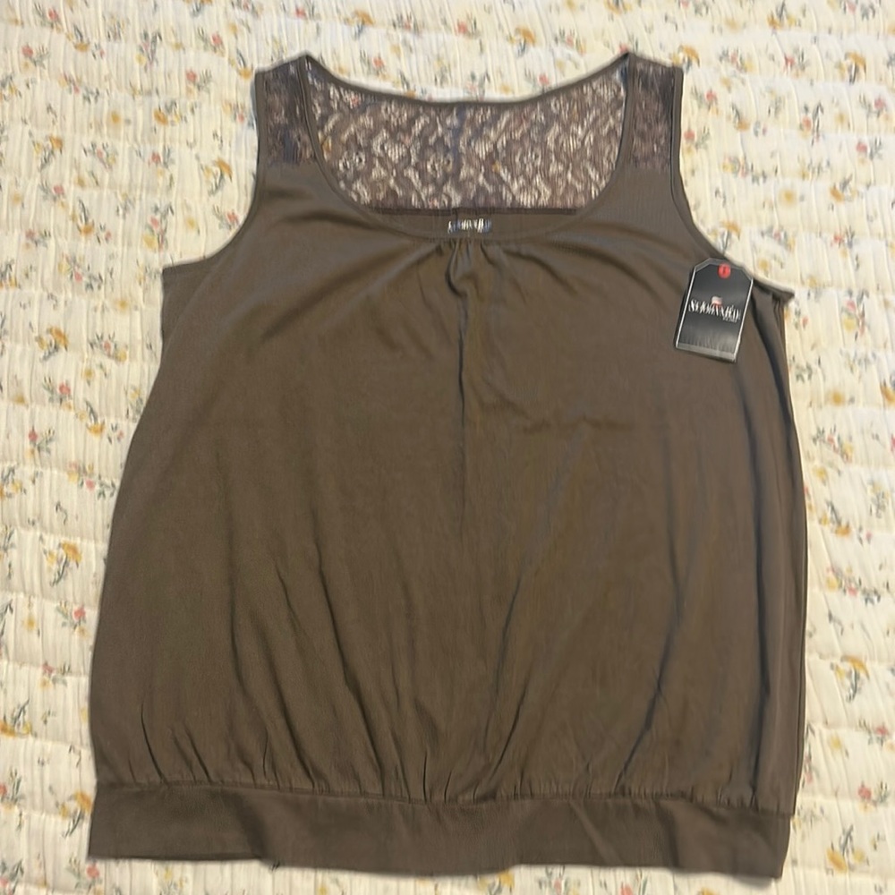 St John’s Bay tank size L NWT